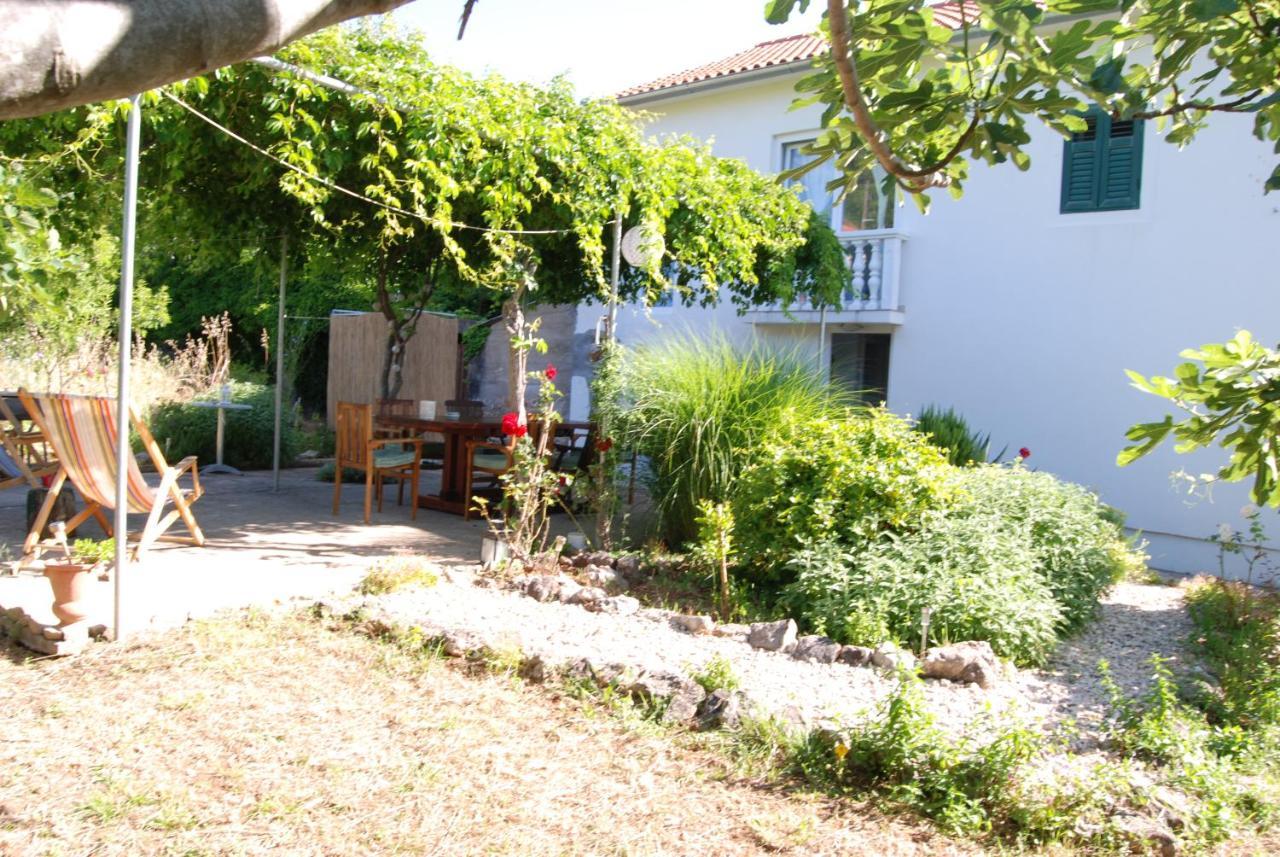 Rustic Holiday Home Miketa Lukoran エクステリア 写真